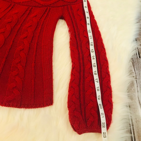 VS-Cable Knit Sweater - Picture 6 of 8